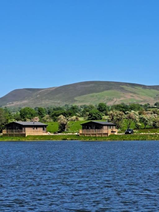 קלית'רו Diddly Squat Lodge With Hot Tub, Pendle View Holiday Park מראה חיצוני תמונה